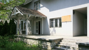 Balaton déli partján, igényes lakóház eladó